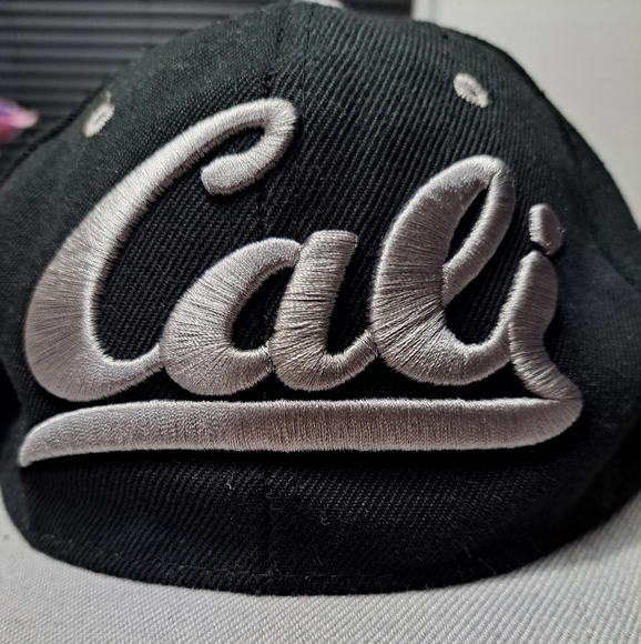 Cali Embroidered Black & Gray Snapback Cap - Picture 2 of 9